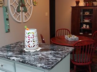 604 Oak View Ct, Azle, TX 76020