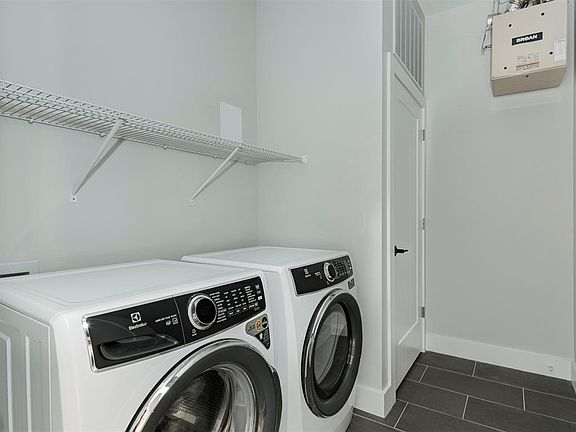 5th image of 319 E 16th St Unit 303