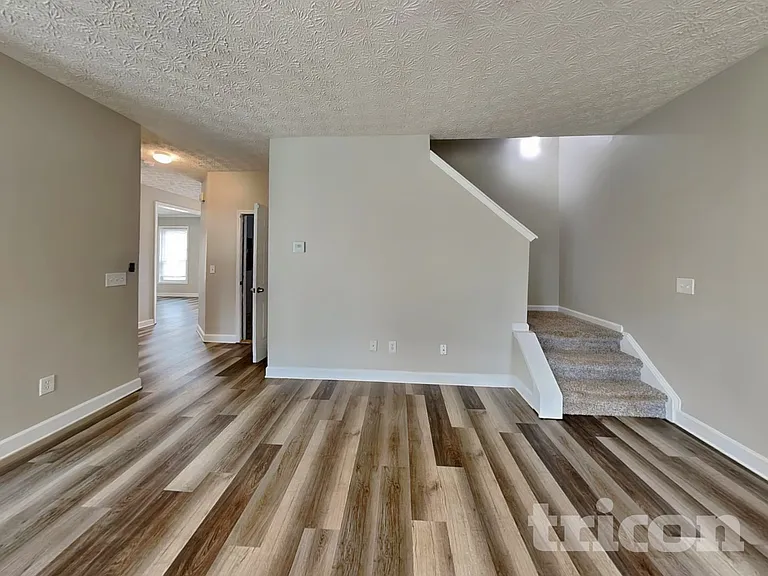 415 Park Creek Trce — Photo 2