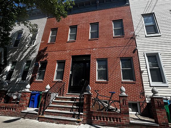 2nd image of 1668 George St
