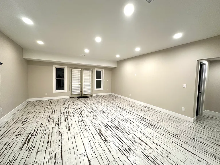 315 Nell Ct — Photo 6