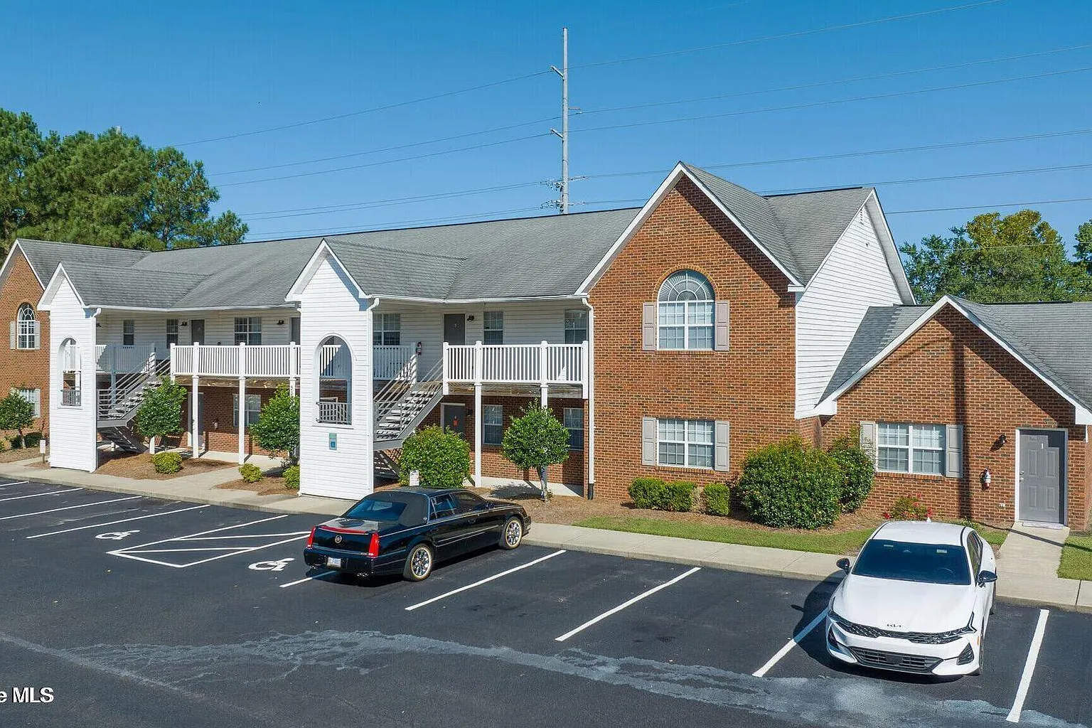 2 bed, 1.0 bath, 800 sqft, $1,095 — Photo 1