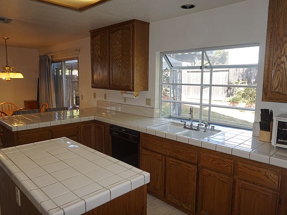 4th image of 1318 Champagne Cir