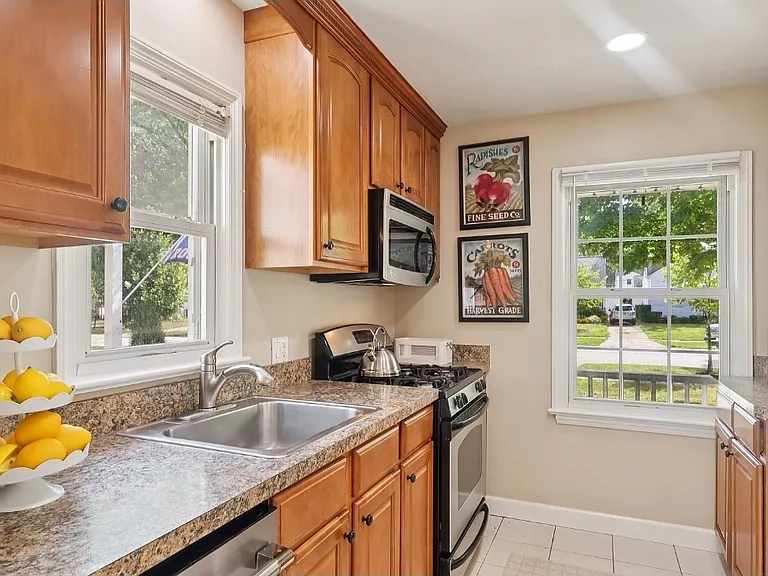 446 Huntmere Dr — Photo 9