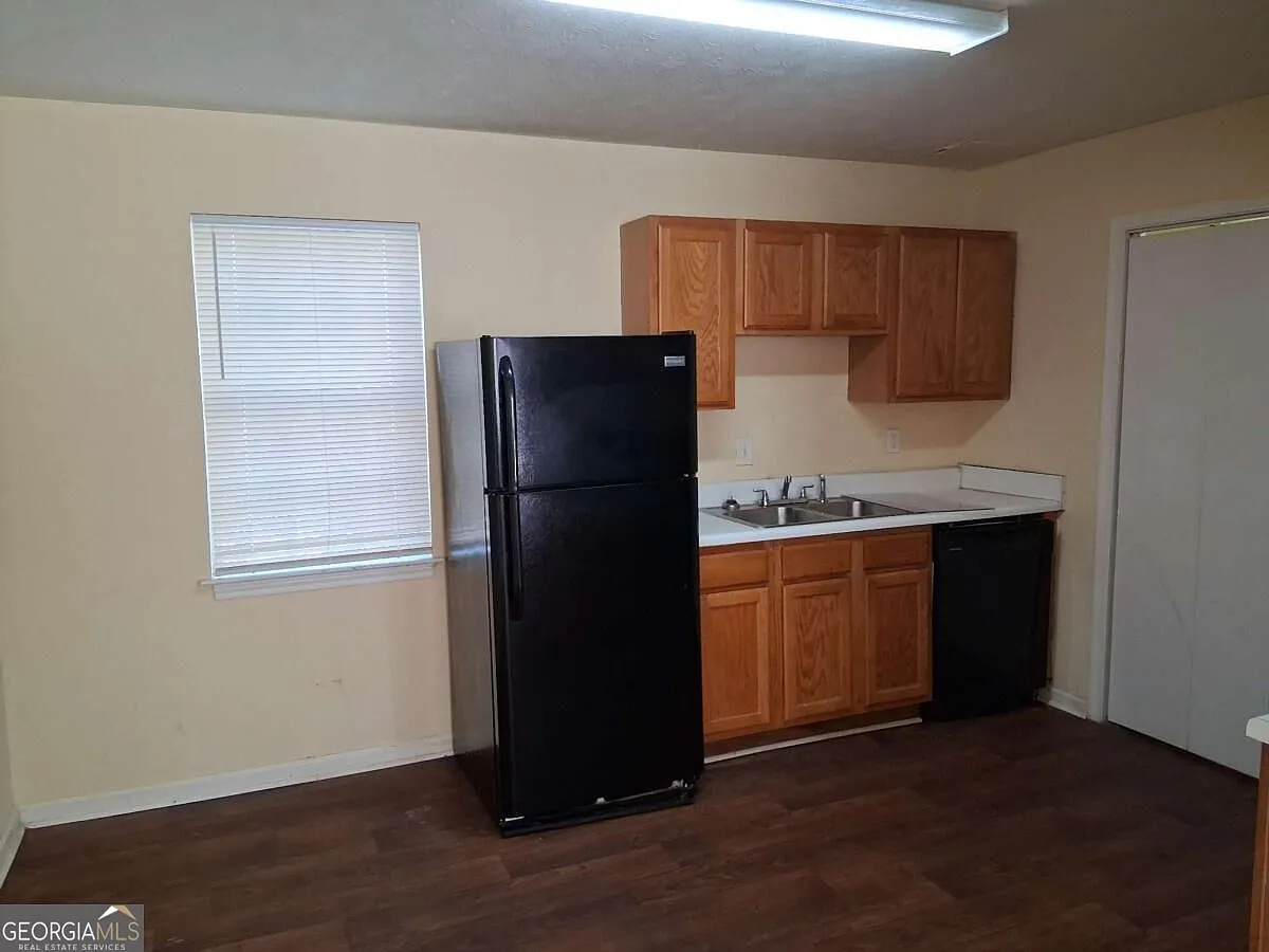 2 bed, 1.5 bath, 1089 sqft, $1,200 — Photo 3