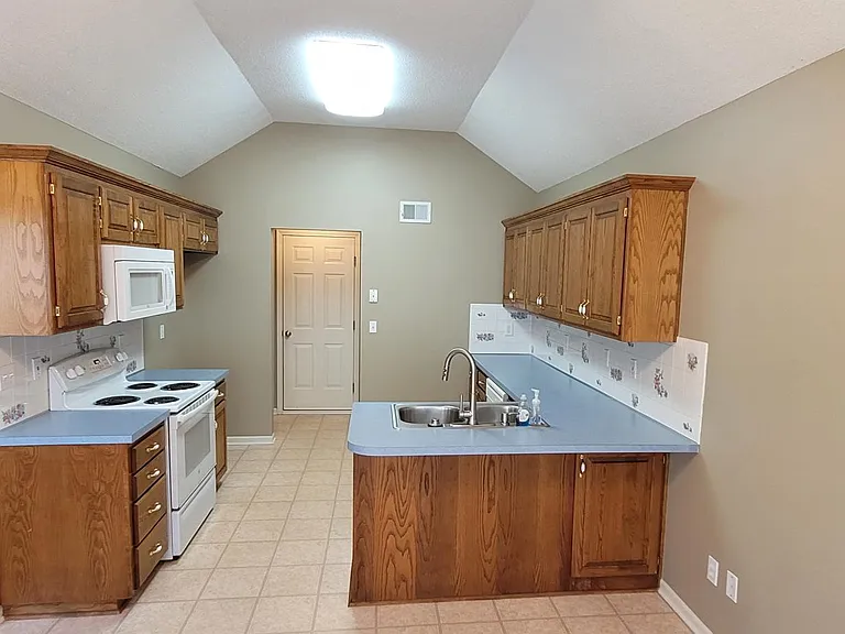 936 Witch Hollow St — Photo 5