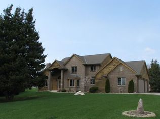 1382 Amys Pl, West Bend, WI 53090