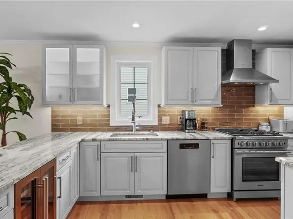 12 Lily Ln, West Warwick, RI 02893