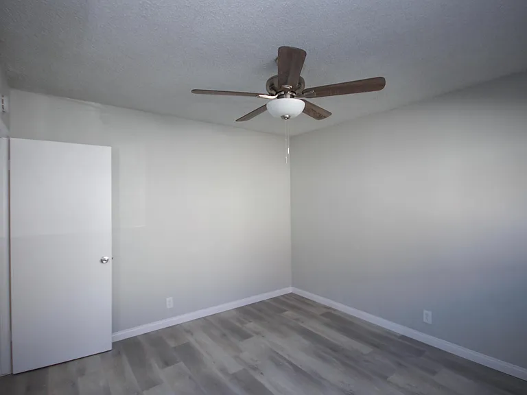 2505 W Grand Ave #B — Photo 17