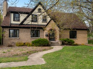 2902 E State St, Rockford, IL