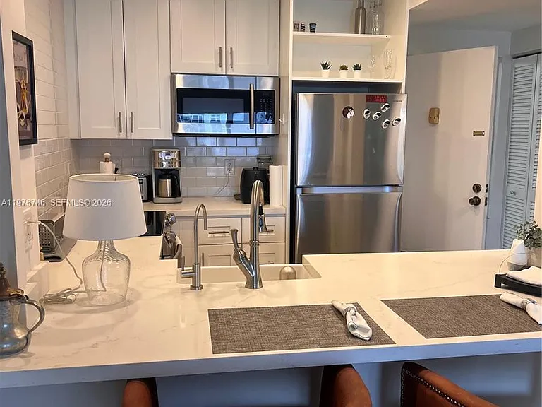 400 N Riverside Dr #410 — Photo 3