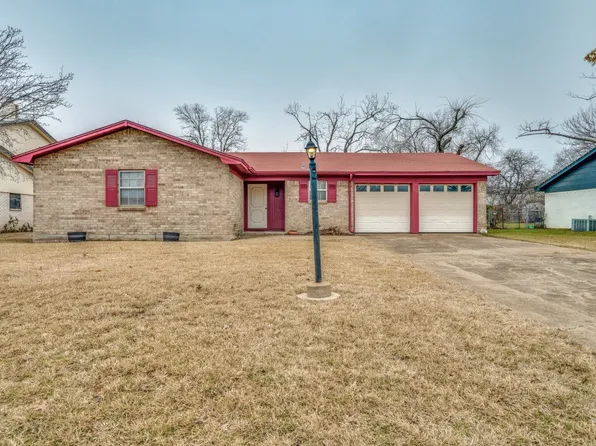 1026 John Reagan St, Benbrook, TX 76126