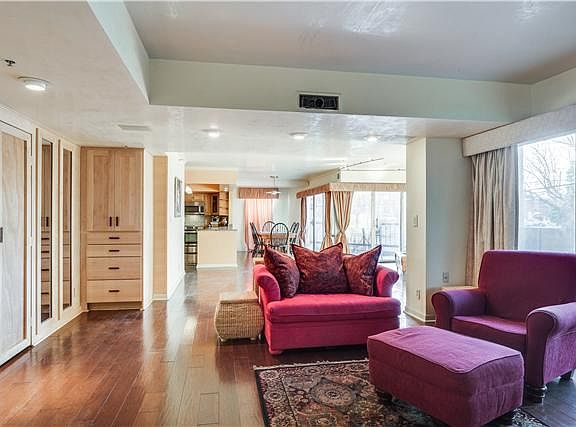 5th image of 900 19th Ave S APT 212