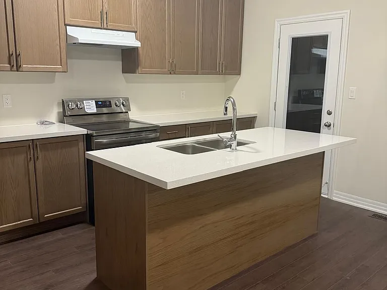 26 Donald Ingram Cres — Photo 3