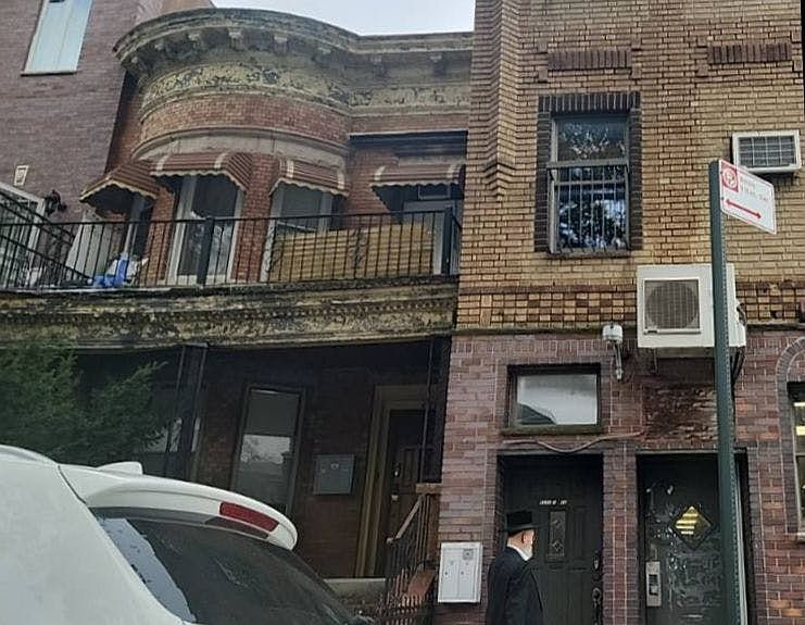 1st image of 1579 57th St