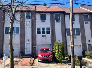 210 Ward Ave, Staten Island, NY 10304
