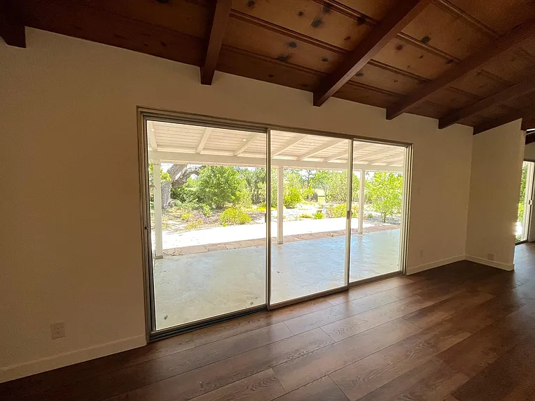 1121 Putter Ave — Photo 5