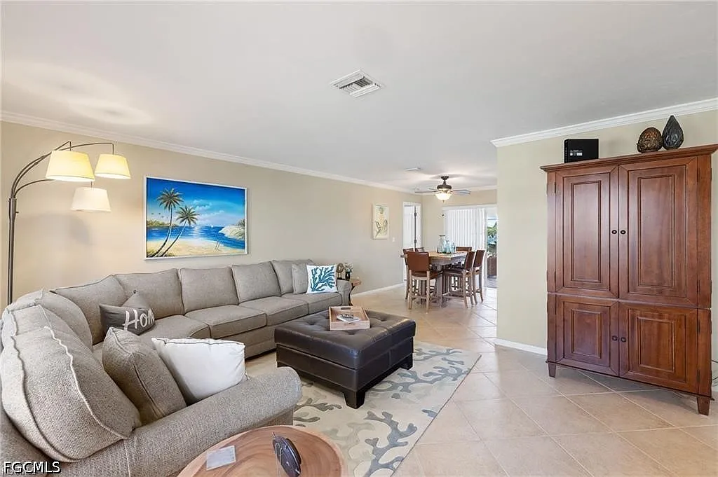 4 bed, 2.0 bath, 2243 sqft, $3,500 — Photo 3