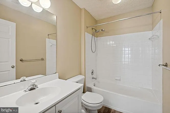 8322 Lyndhurst St — Photo 20