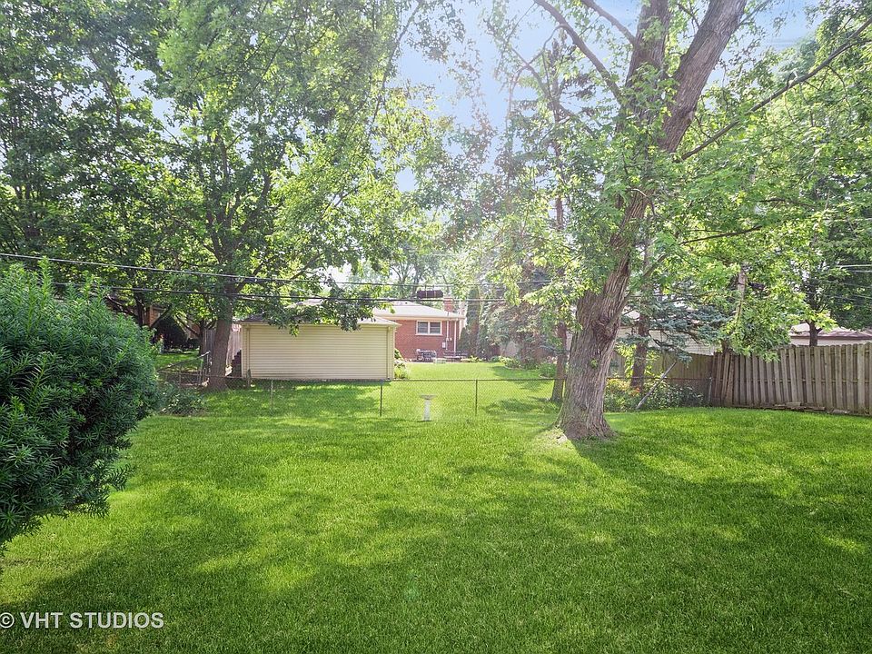 2nd image of 581 N Mount Prospect Rd