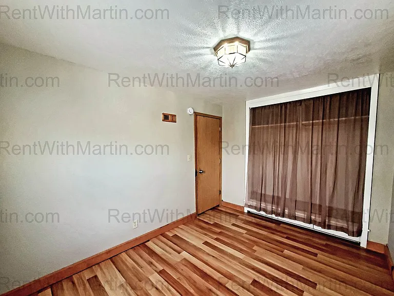1112-1114 Byron Ave — Photo 9