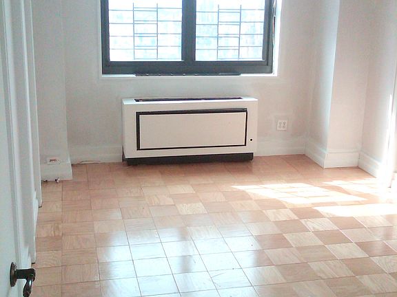 2nd image of 200 E 72nd St APT 33K