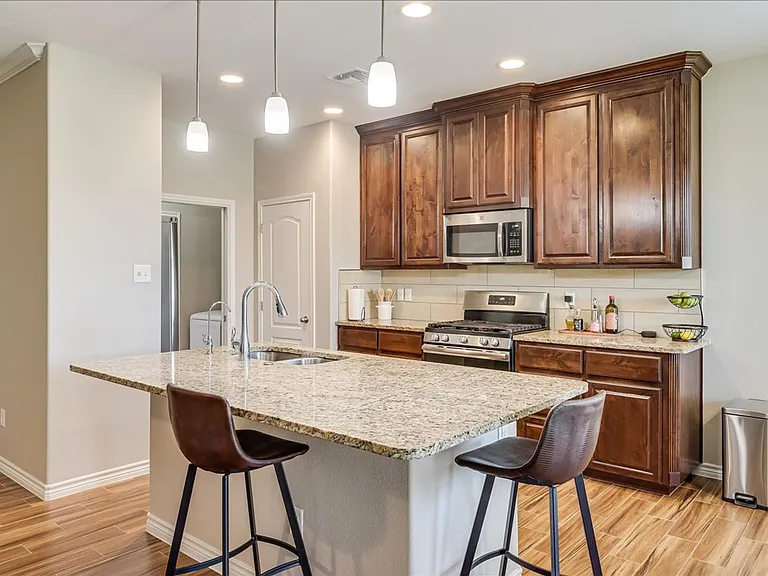 7610 Quartz Dr — Photo 9