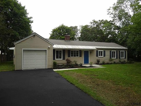 3rd image of 11 Birchknoll Dr