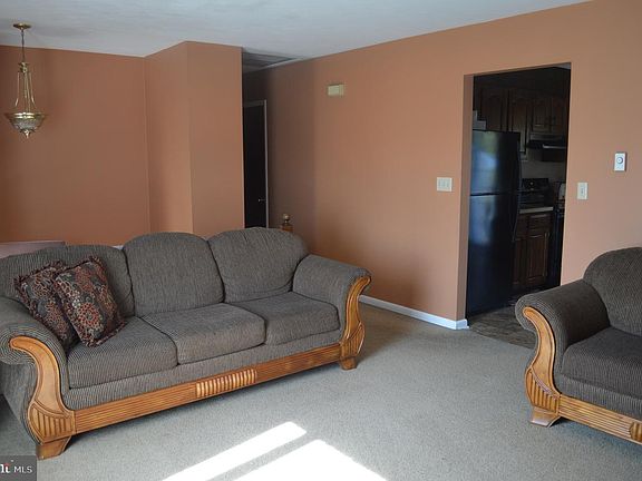 5th image of 265 Vincent Dr