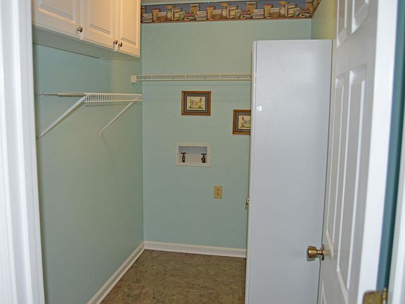 4th image of 216 Centennial Dr