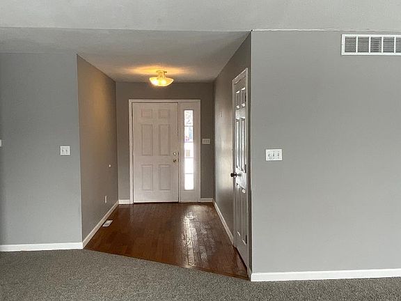 2nd image of 17 Bittersweet Rd