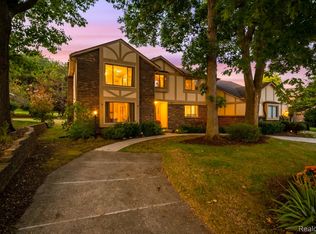 1938 Kilburn Rd N, Rochester Hills, MI 48306