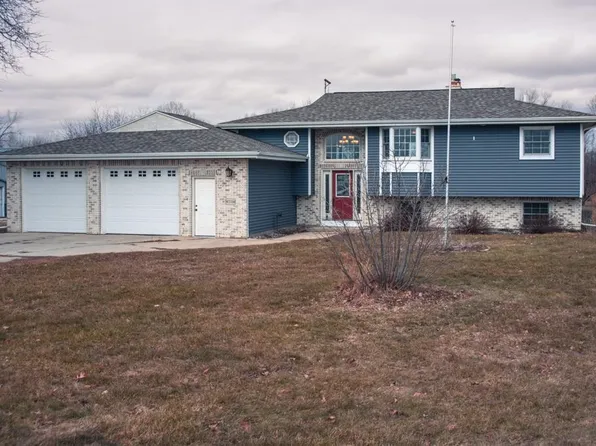 W7758 Hillview Rd, Hortonville, WI 54944