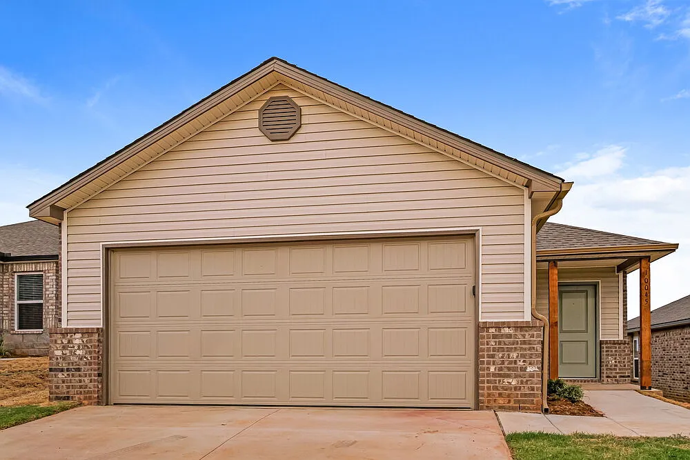 3 bed, 2.0 bath, 1402 sqft, $1,625 — Photo 1