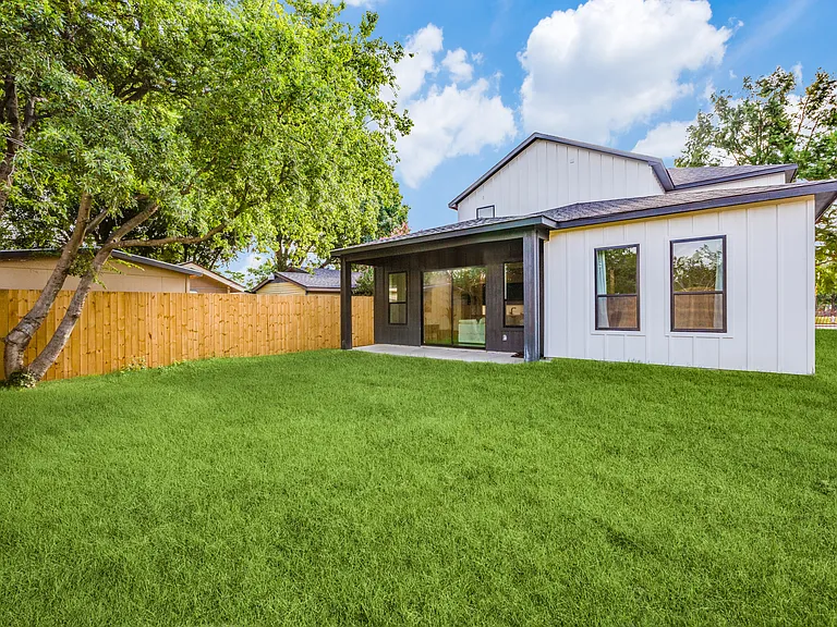 3423 N Winnetka Ave — Photo 12