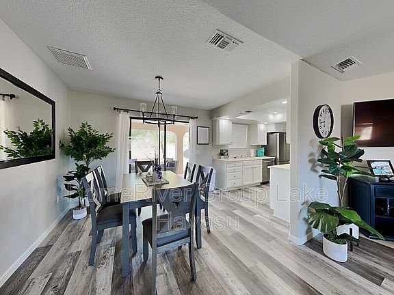 4th image of 2465 Hillview Dr