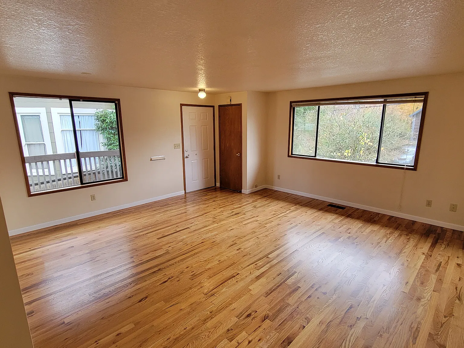 2 bed, 900 sqft, $2,400 — Photo 3