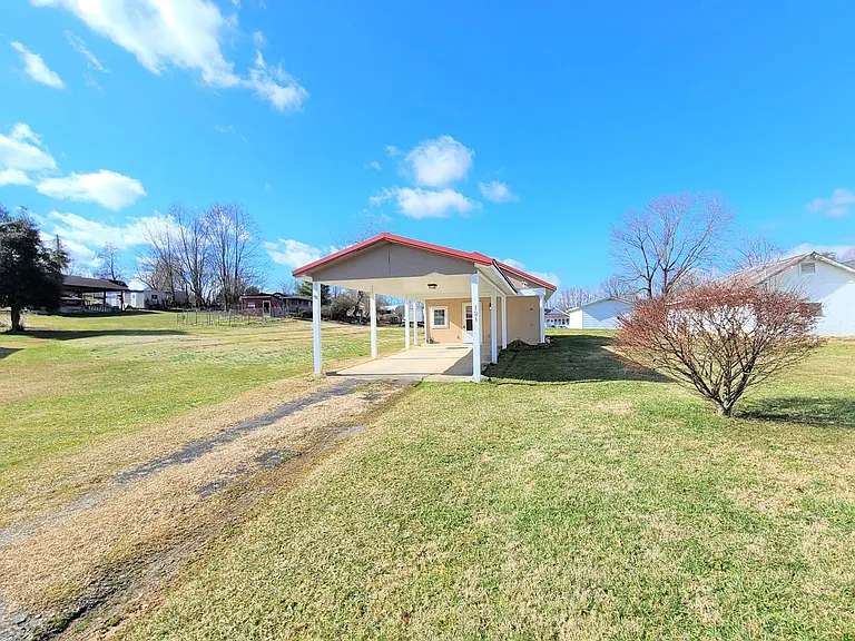 121 Fairfax Rd — Photo 26