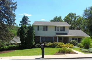 3 Deerfield Dr, Pottsville, PA 17901