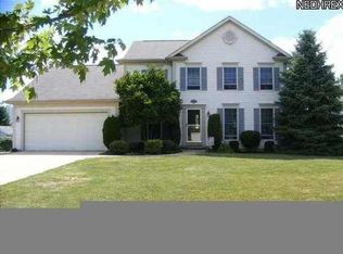 8676 Forest View Dr, Olmsted Falls, OH