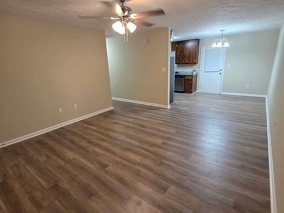3rd image of 220 Big Oak Cir