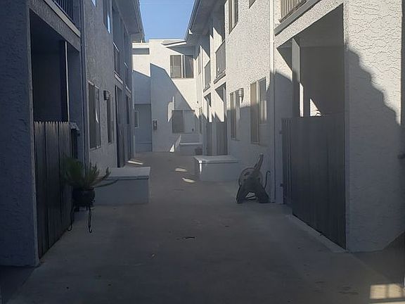 5th image of 17165-17169 Chatsworth St #208