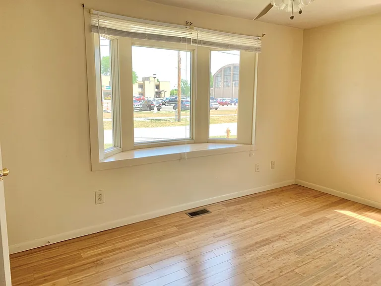 215 W Lorain St — Photo 5