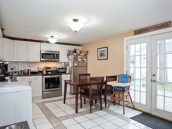 5th image of 132 Warren Ave