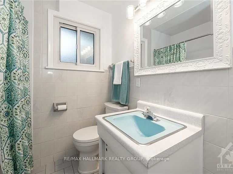 1132 Cline Cres #A — Photo 15