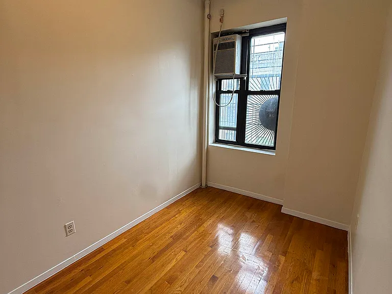 565 W 188th St #51 — Photo 3
