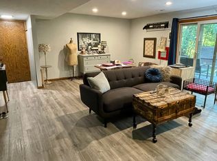 565 Broadway Ave N, Wayzata, MN 55391