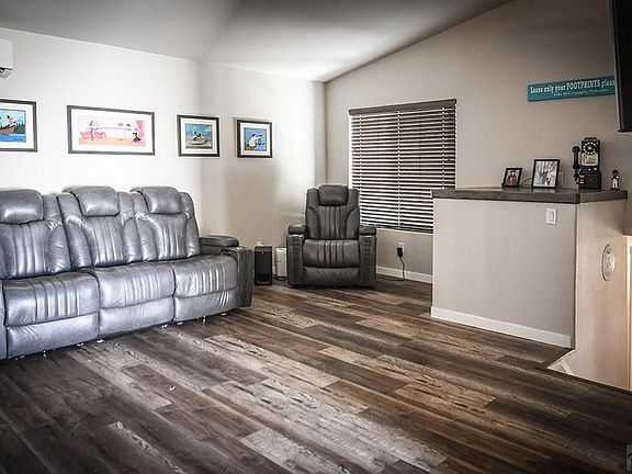 3rd image of 10 Borman Ct