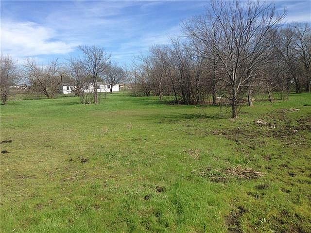 2nd image of 3200 Meadow View Dr