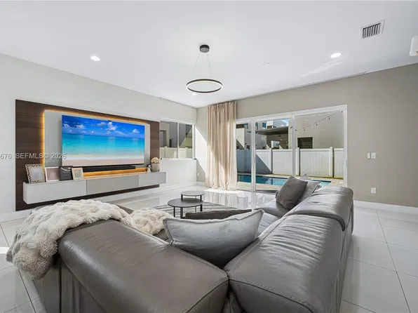 7442 NW 100th Ave, Doral, FL 33178